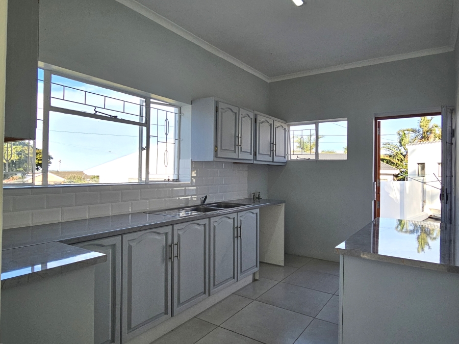 4 Bedroom Property for Sale in C Place Eastern Cape
